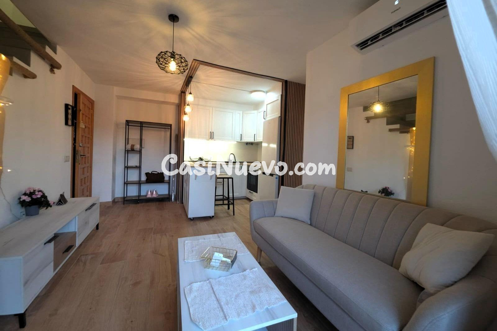 Ático recién reformado (2.ª planta, aprox. 48 m2 + 30 m2 de  - foto 9