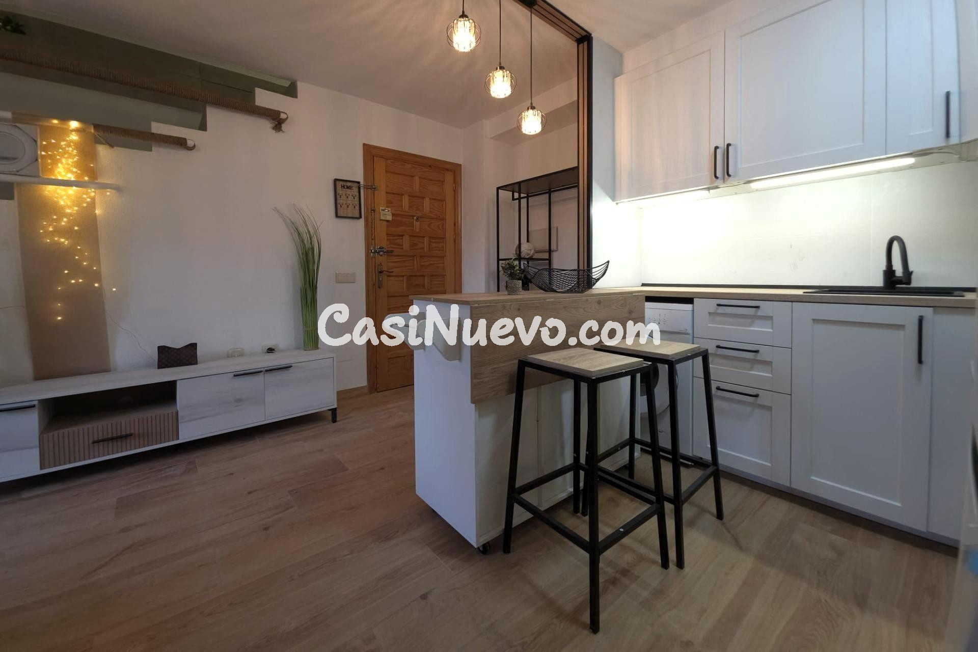 Ático recién reformado (2.ª planta, aprox. 48 m2 + 30 m2 de  - foto 16