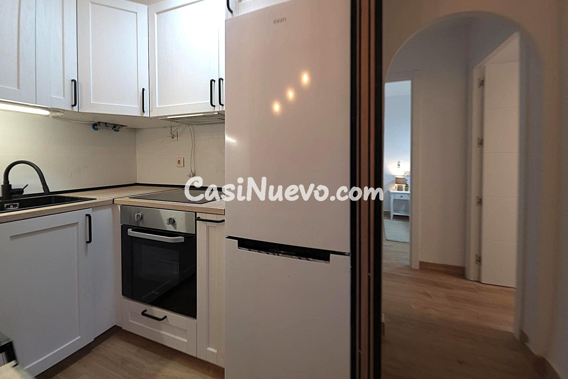 Ático recién reformado (2.ª planta, aprox. 48 m2 + 30 m2 de  - foto 18