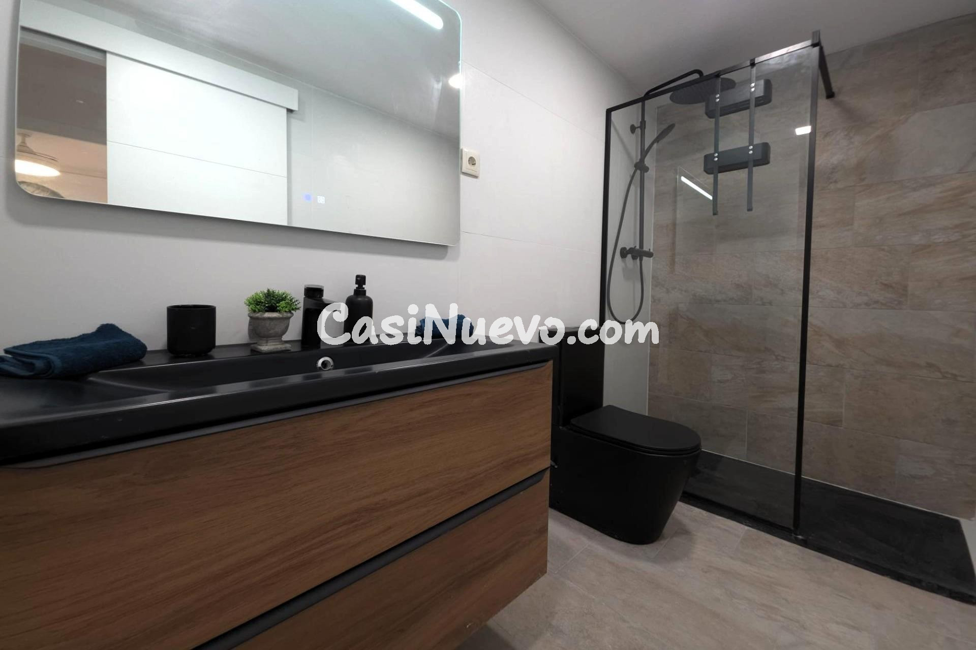 Ático recién reformado (2.ª planta, aprox. 48 m2 + 30 m2 de  - foto 20