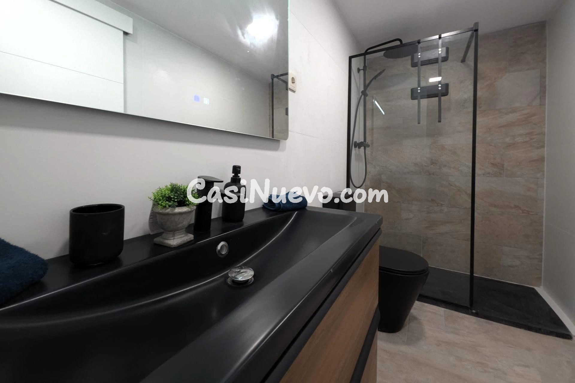 Ático recién reformado (2.ª planta, aprox. 48 m2 + 30 m2 de  - foto 21