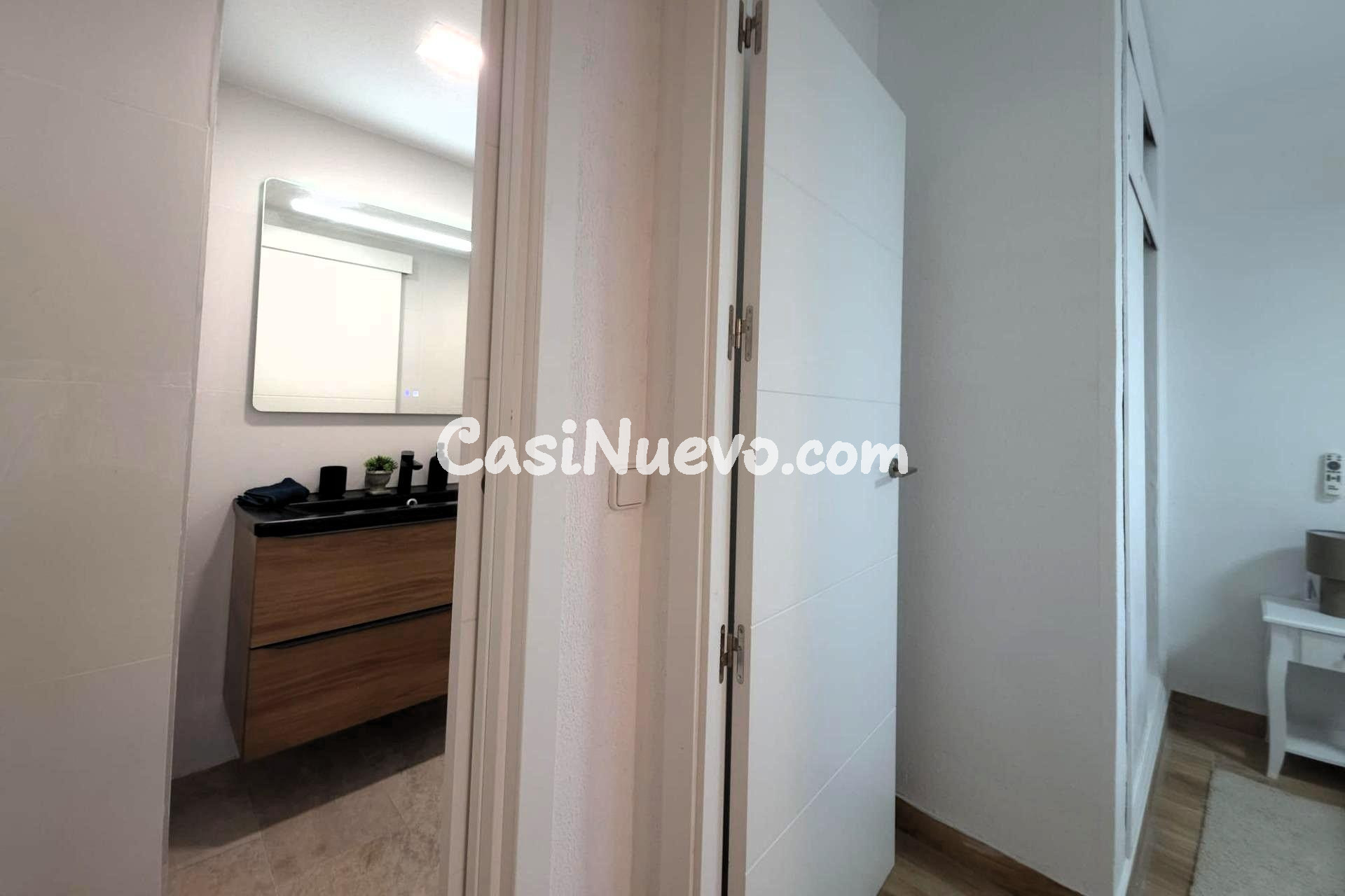 Ático recién reformado (2.ª planta, aprox. 48 m2 + 30 m2 de  - foto 22