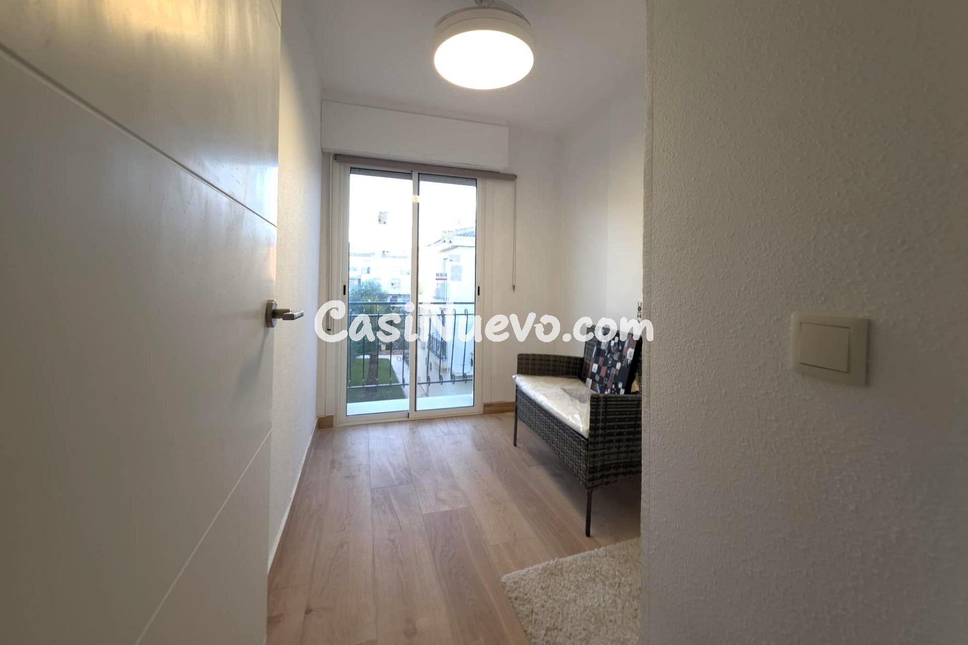 Ático recién reformado (2.ª planta, aprox. 48 m2 + 30 m2 de  - foto 28