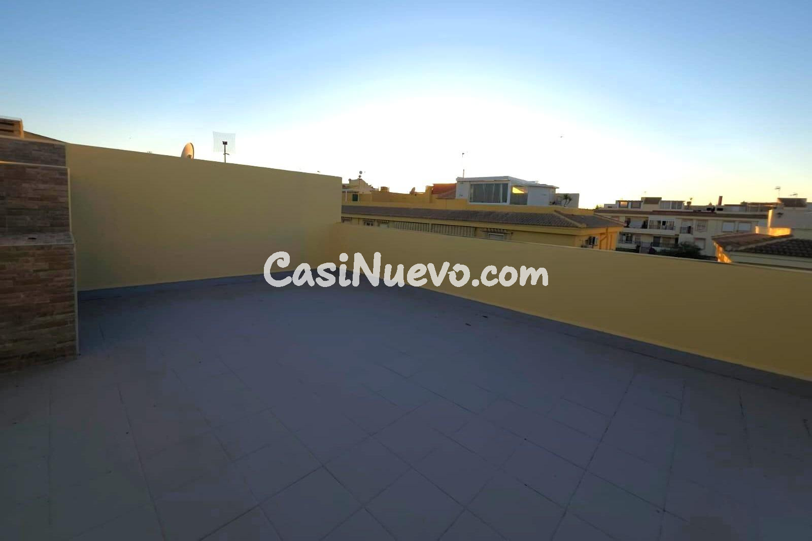 Ático recién reformado (2.ª planta, aprox. 48 m2 + 30 m2 de  - foto 38