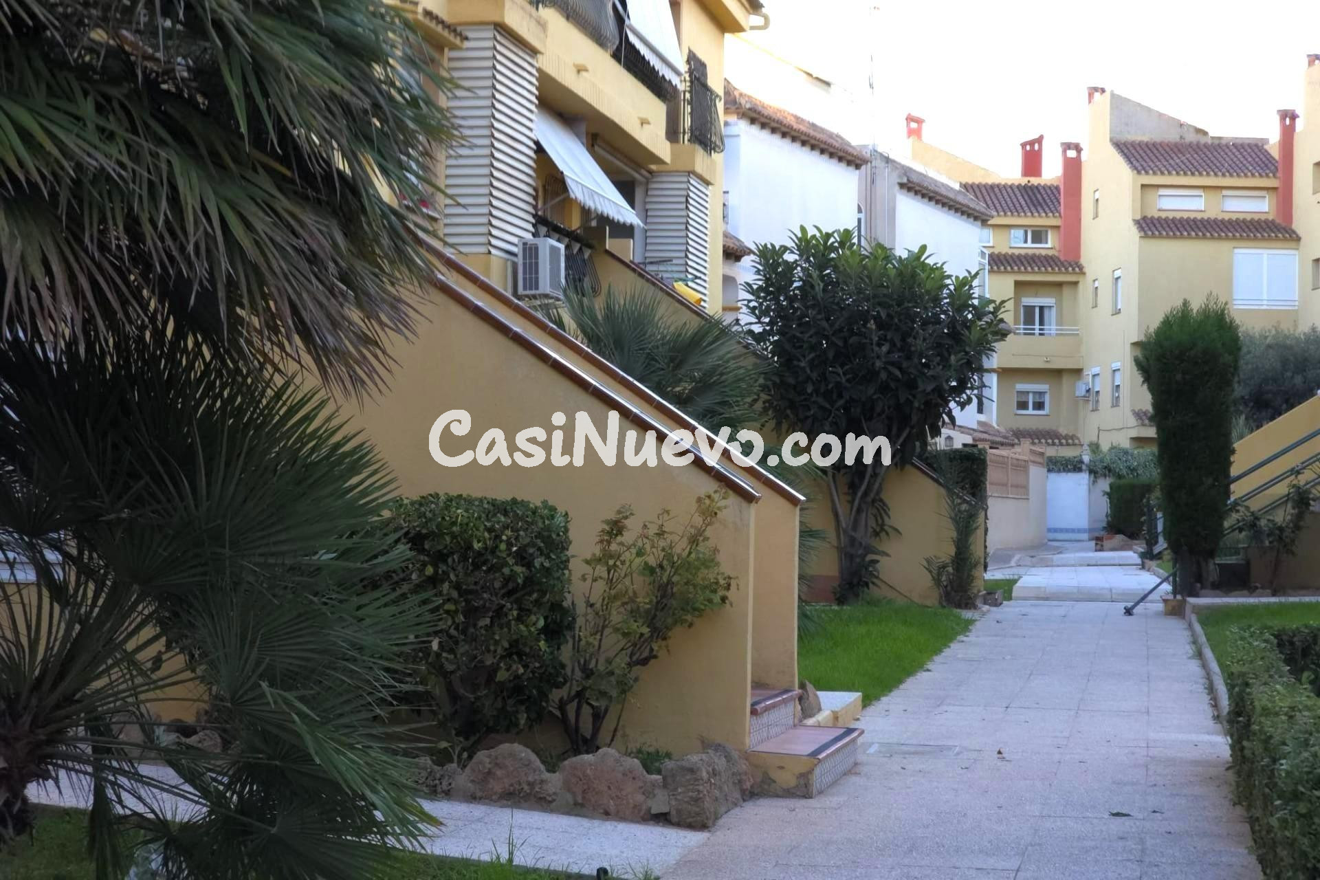 Ático recién reformado (2.ª planta, aprox. 48 m2 + 30 m2 de  - foto 42