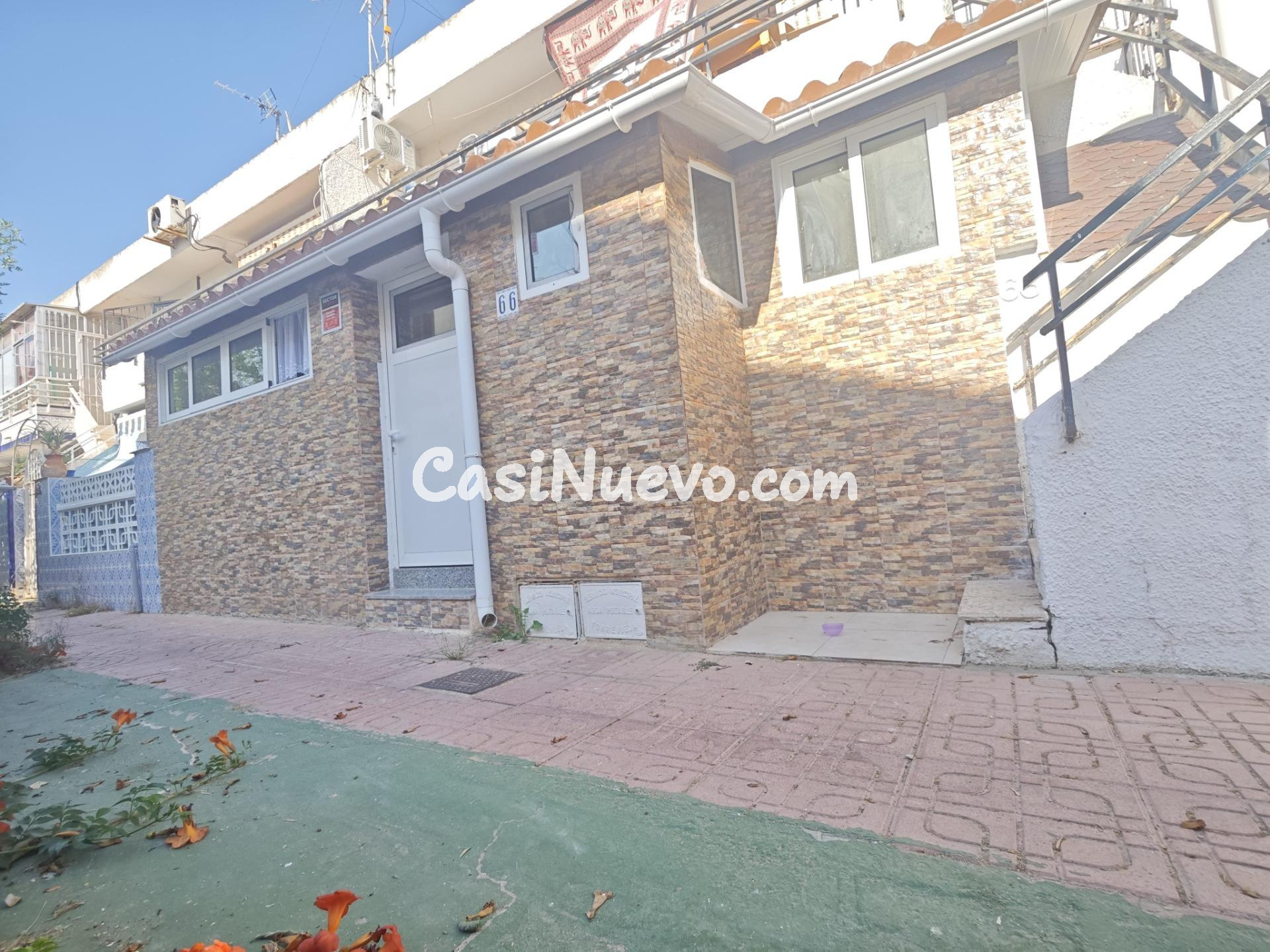 BUNGALOW BAJO DE 2 HAB EN EL CENTRO DE TORREVIEJA - foto 25