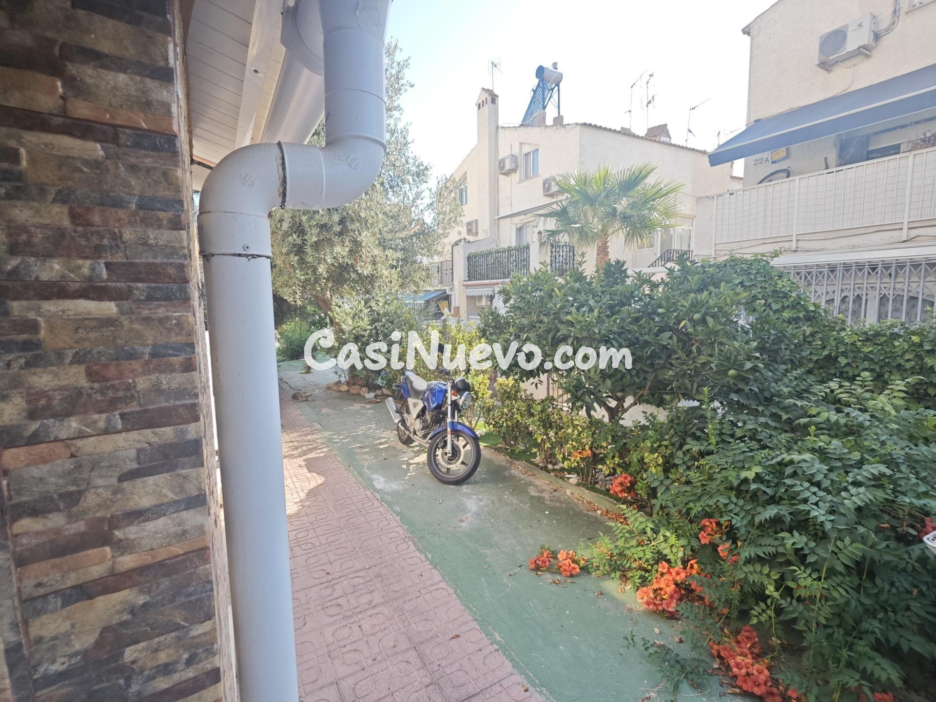 BUNGALOW BAJO DE 2 HAB EN EL CENTRO DE TORREVIEJA - foto 26