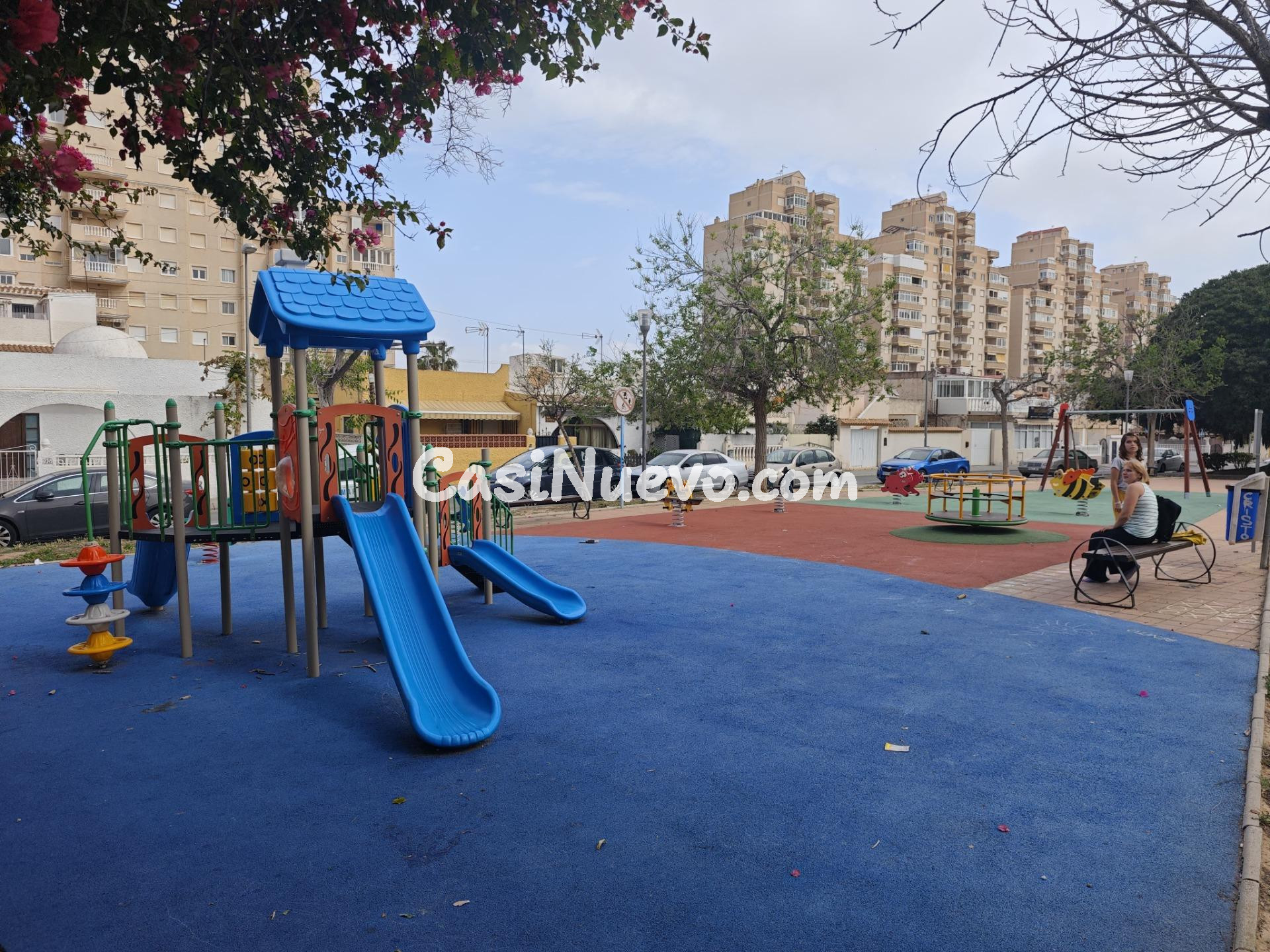 BUNGALOW BAJO DE 2 HAB EN EL CENTRO DE TORREVIEJA - foto 31