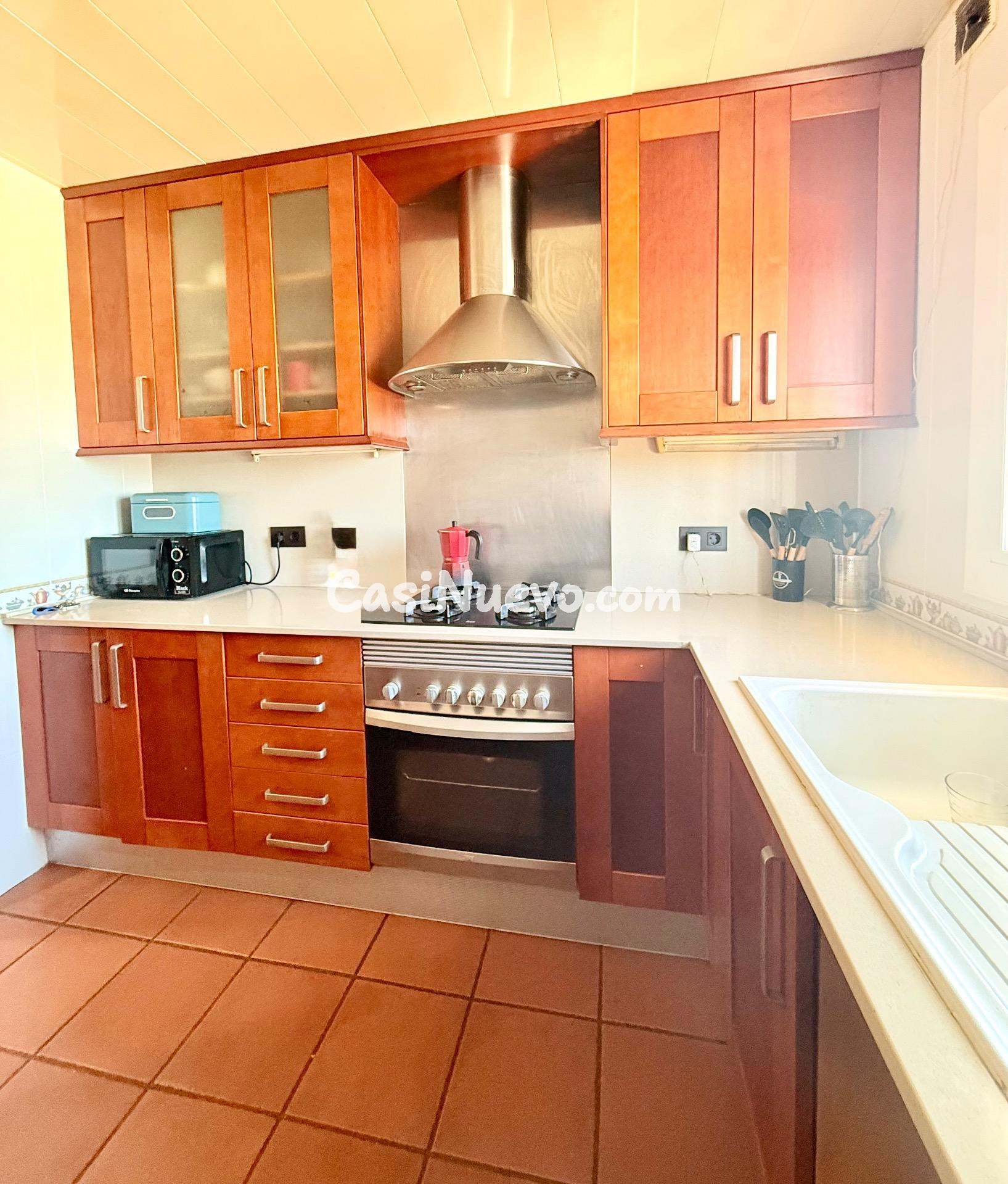 ¡Descubre tu Casa Ideal en Canyelles con Piscina y Amplio Ja - foto 14