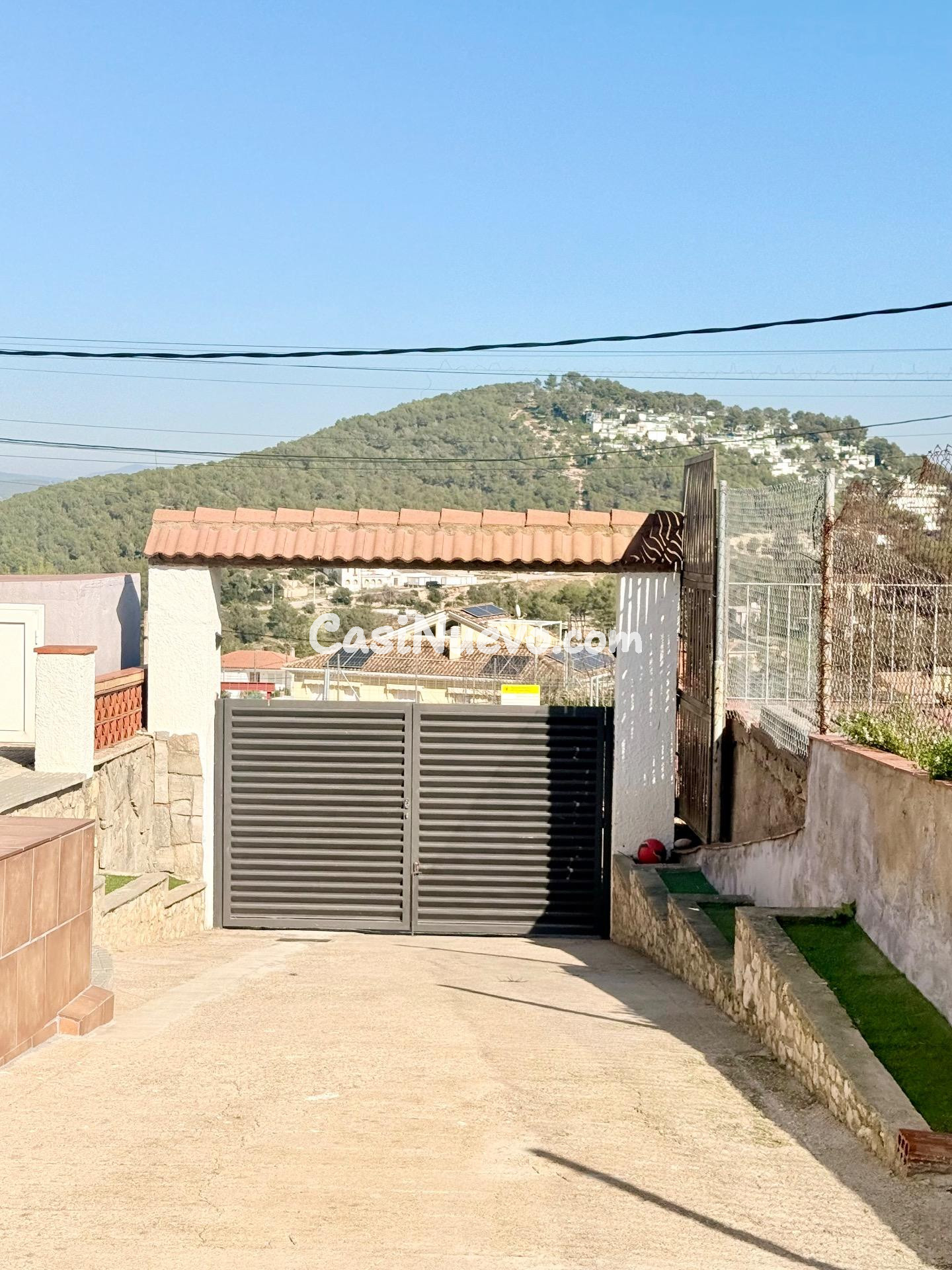 ¡Descubre tu Casa Ideal en Canyelles con Piscina y Amplio Ja - foto 30