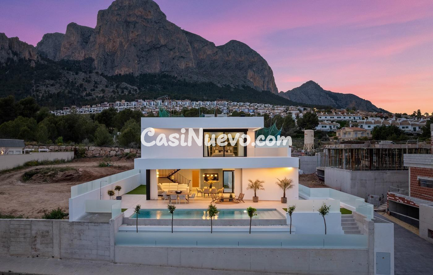 Villa de obra nueva de 3 dormitorios en Polop con piscina pr - foto 4