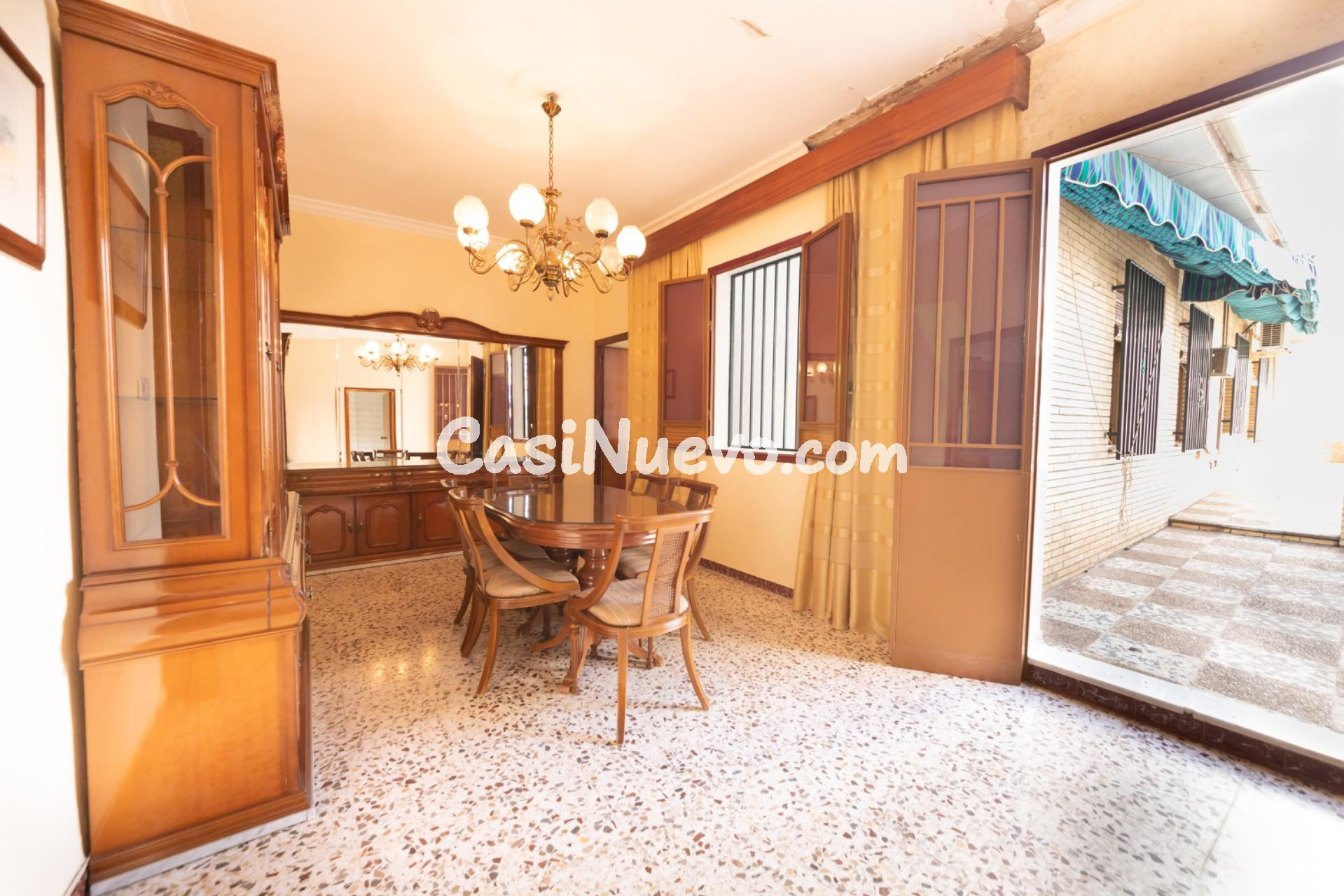 CASA DE PUEBLO EN El CENTRO SANTIPONCE