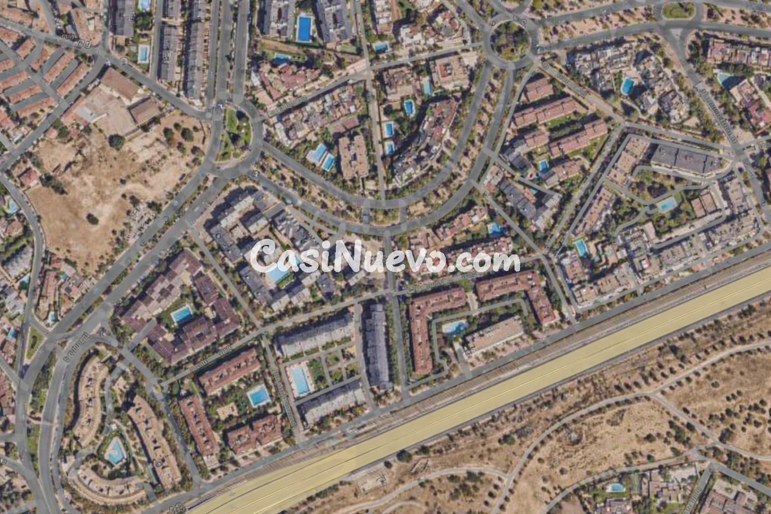 Exclusividad y Potencial Urbanístico en el Corazón de Pozuel - foto 4