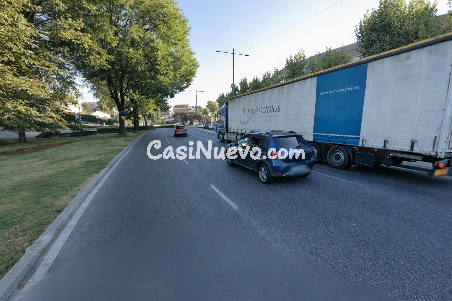 Exclusividad y Potencial Urbanístico en el Corazón de Pozuel - foto 9