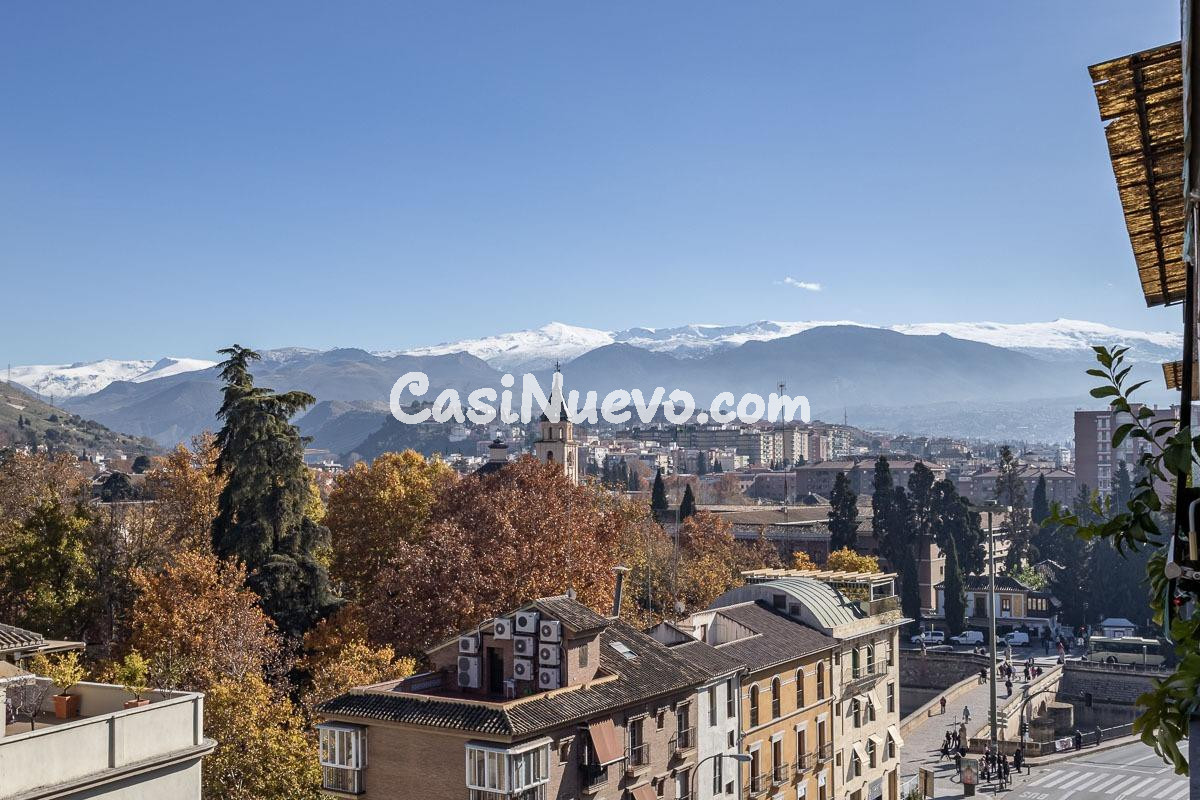 Magnífico piso en plena Calle Acera del Darro, una de las di