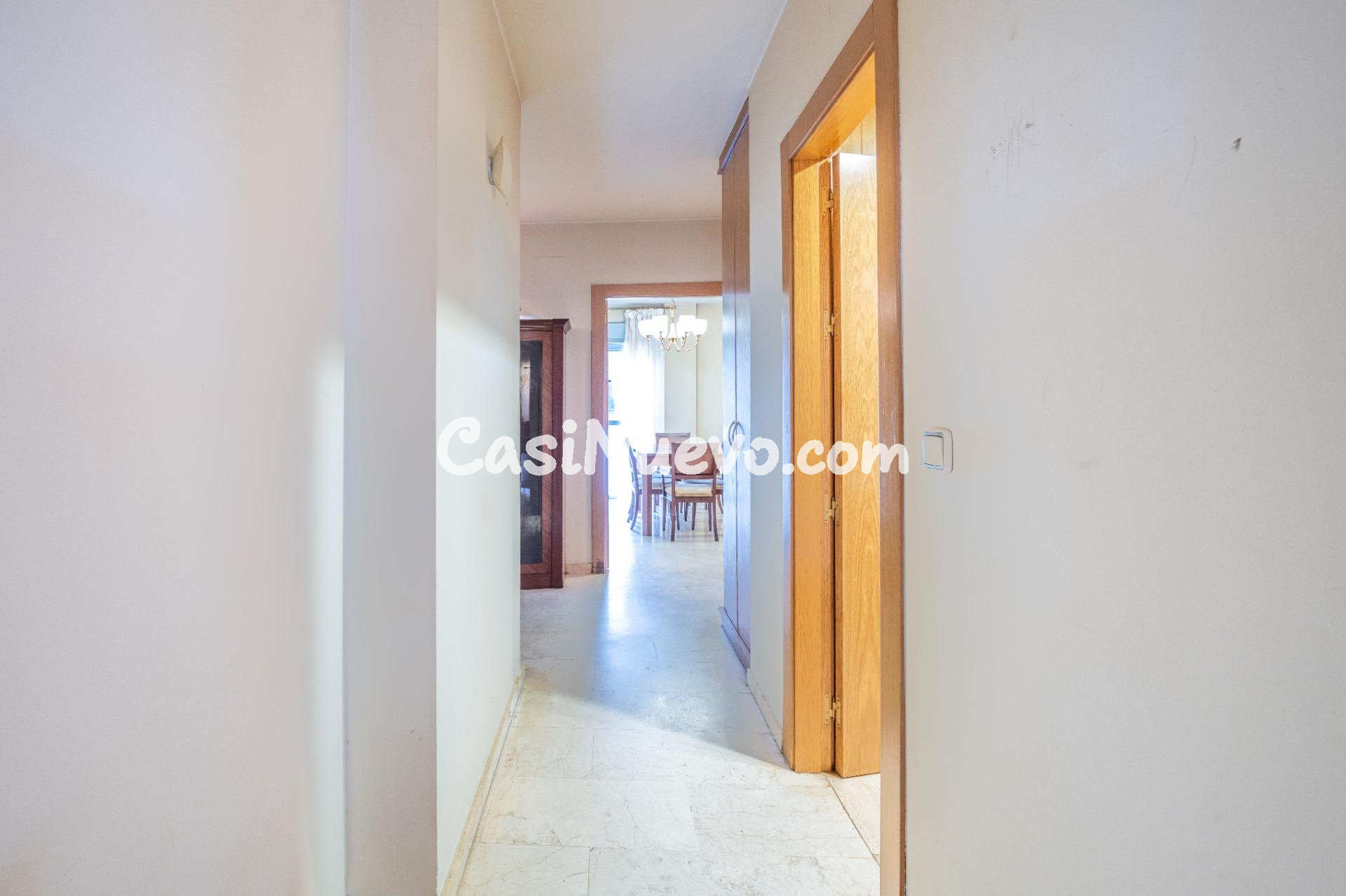 Amplio y Luminoso Piso en el Corazón de Granada - foto 6