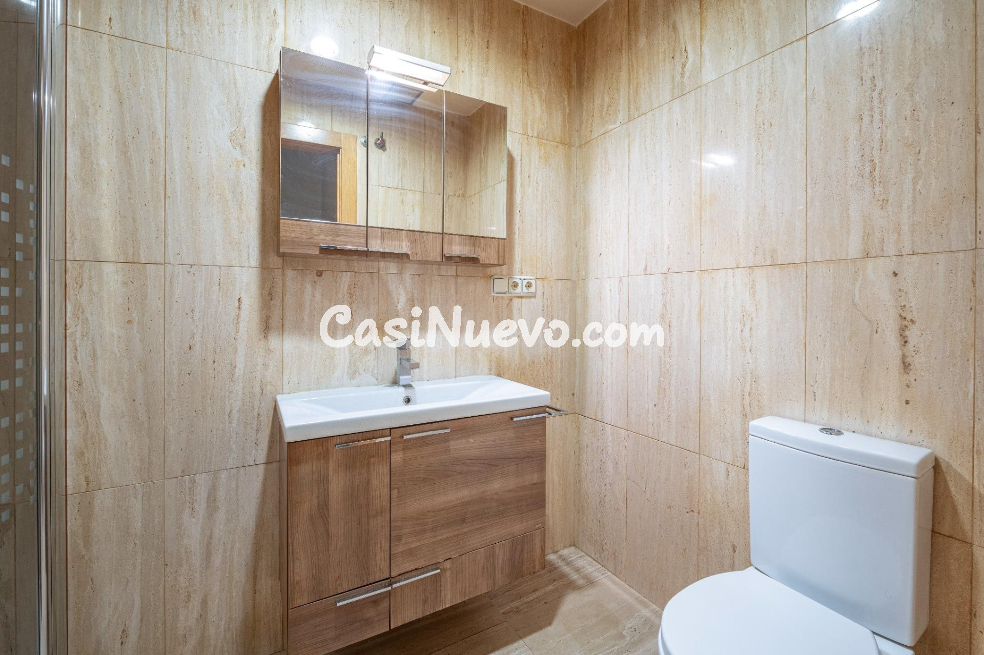 Amplio y Luminoso Piso en el Corazón de Granada - foto 7