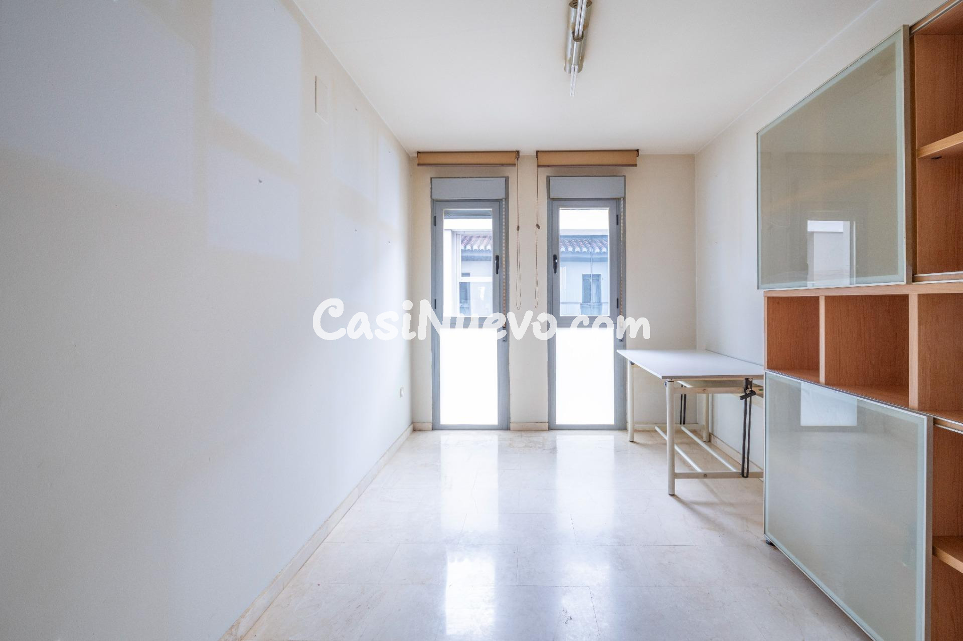 Amplio y Luminoso Piso en el Corazón de Granada - foto 20