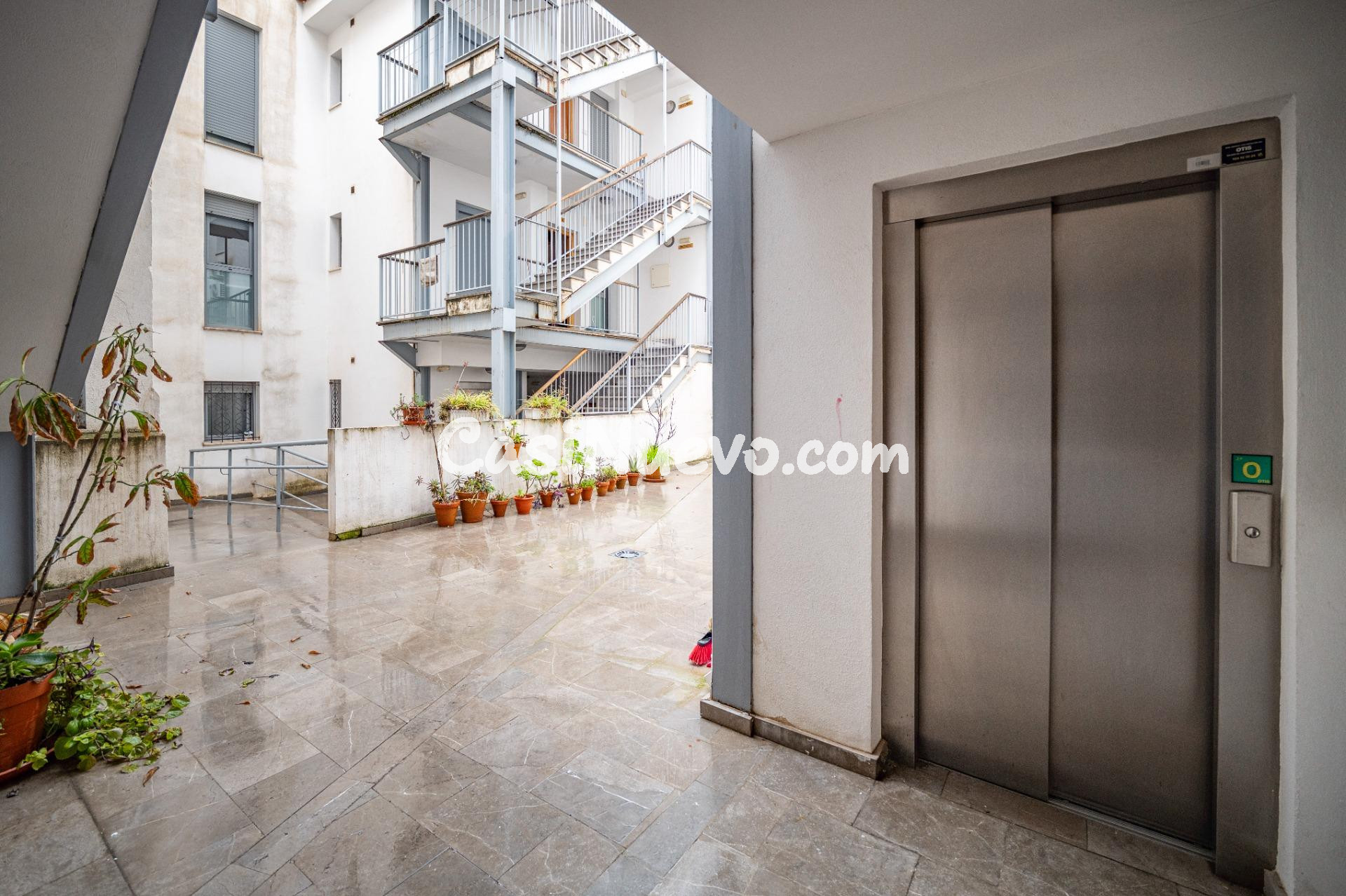 Amplio y Luminoso Piso en el Corazón de Granada - foto 41