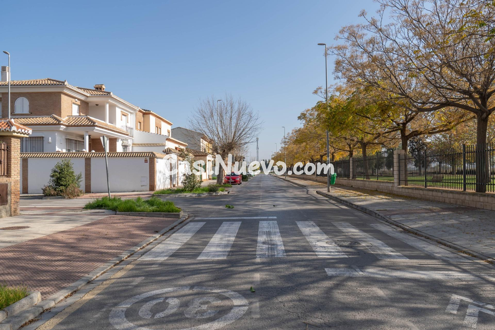 Chalet de 505 m2 construidos con piscina y jardines. 5 dormi - foto 4