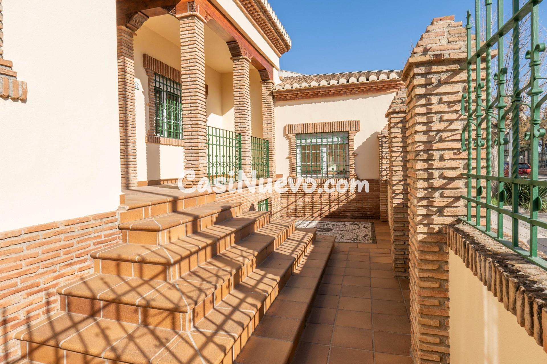 Chalet de 505 m2 construidos con piscina y jardines. 5 dormi - foto 9