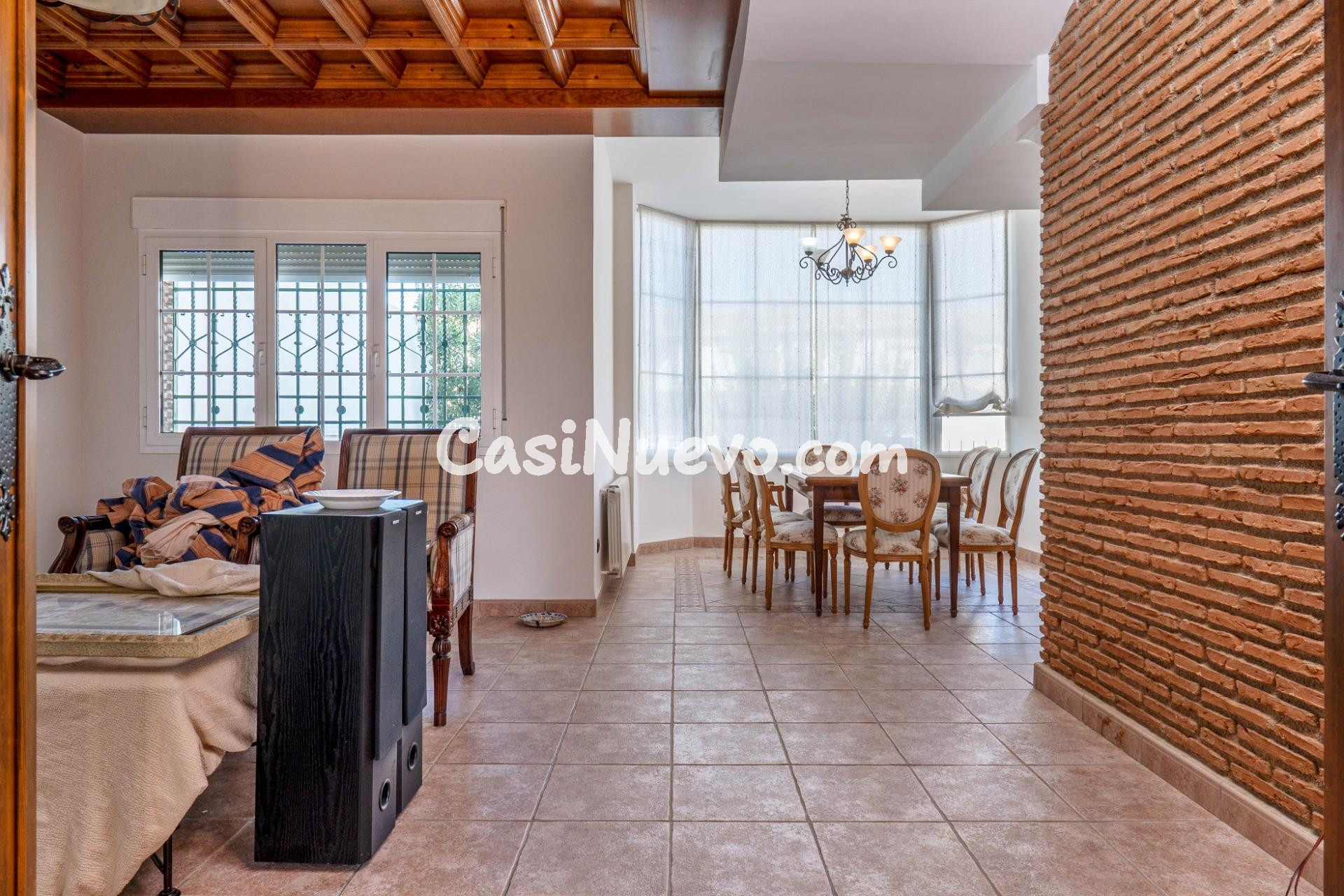 Chalet de 505 m2 construidos con piscina y jardines. 5 dormi - foto 13