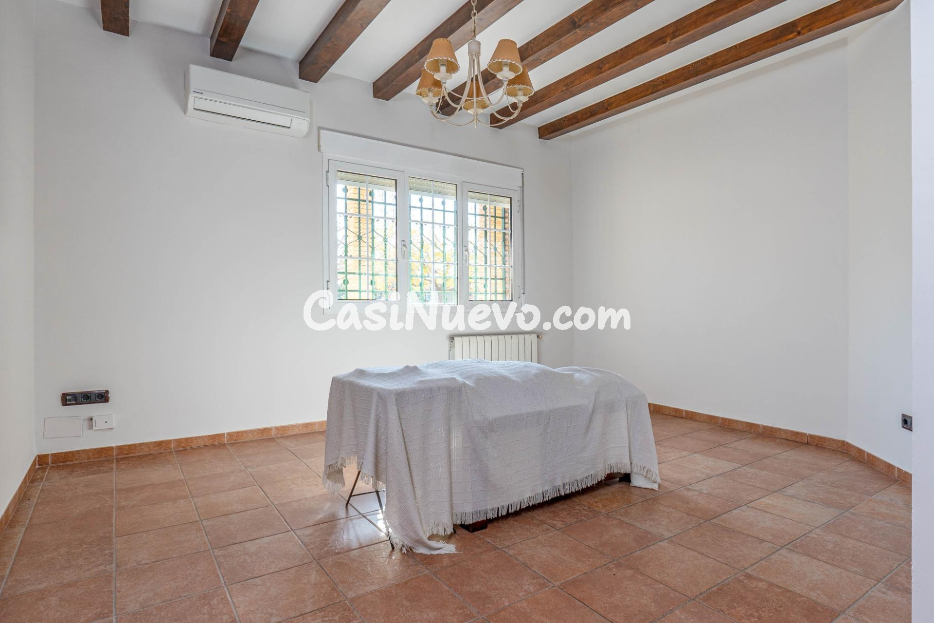 Chalet de 505 m2 construidos con piscina y jardines. 5 dormi - foto 19