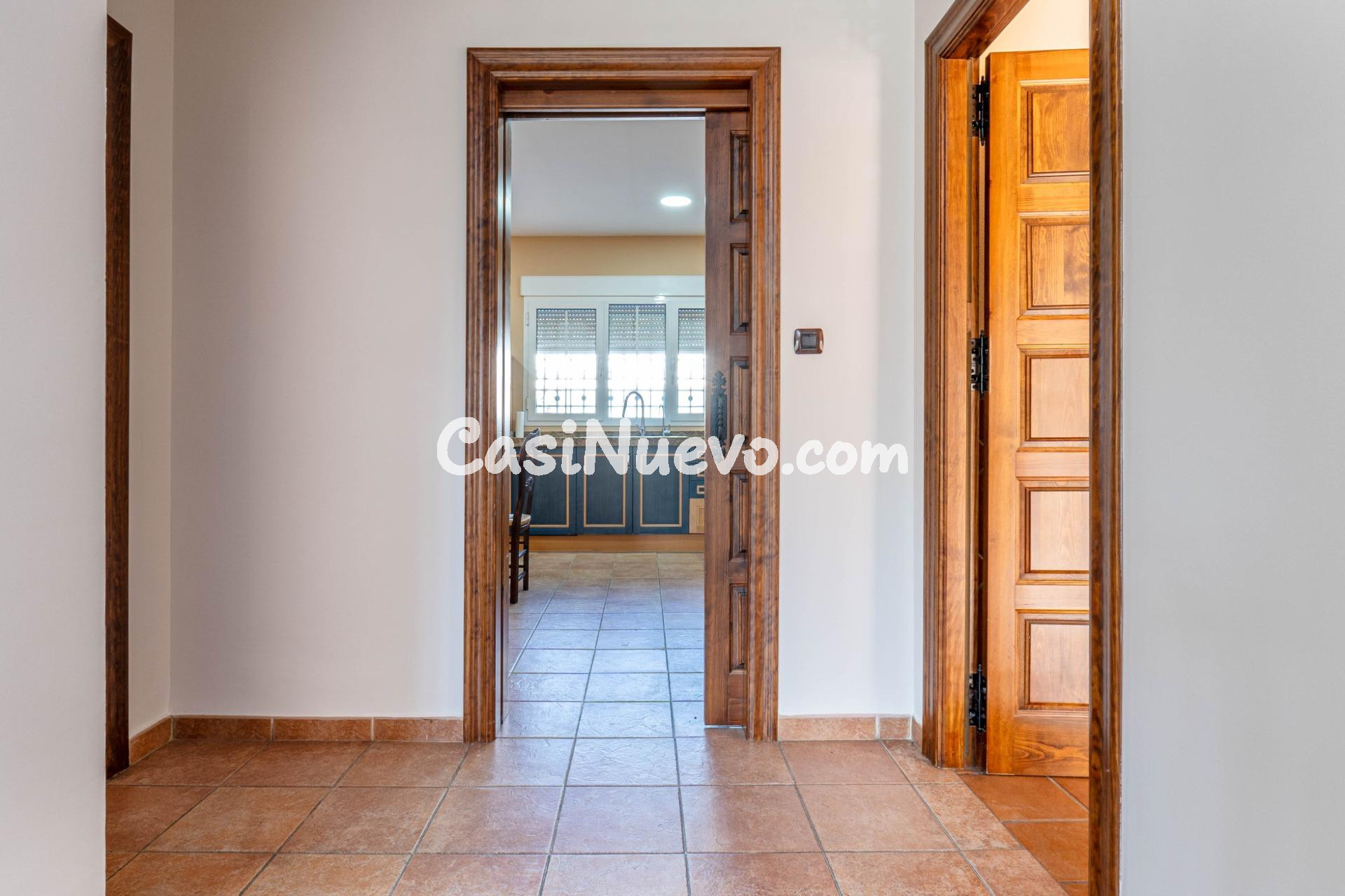 Chalet de 505 m2 construidos con piscina y jardines. 5 dormi - foto 21