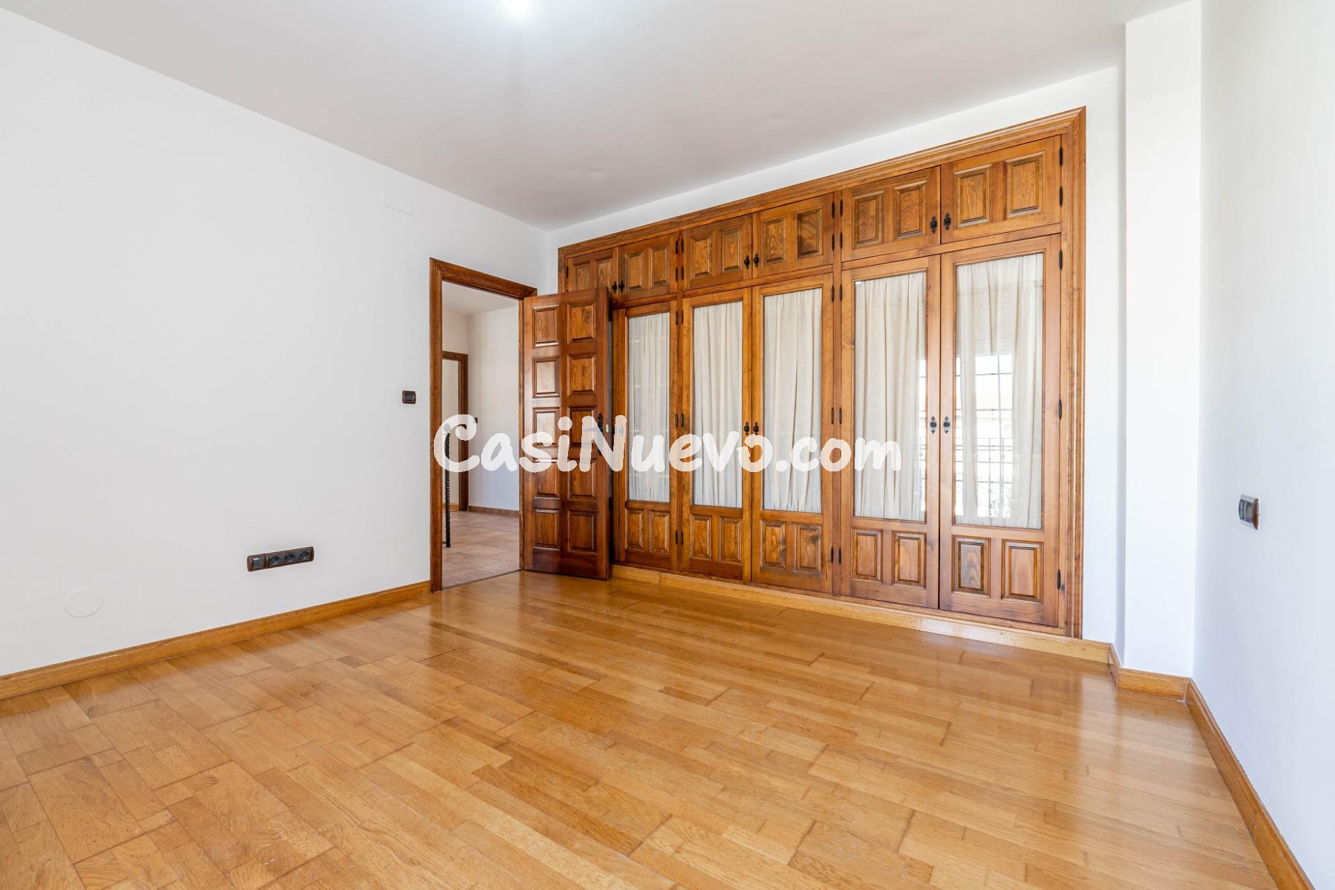 Chalet de 505 m2 construidos con piscina y jardines. 5 dormi - foto 35