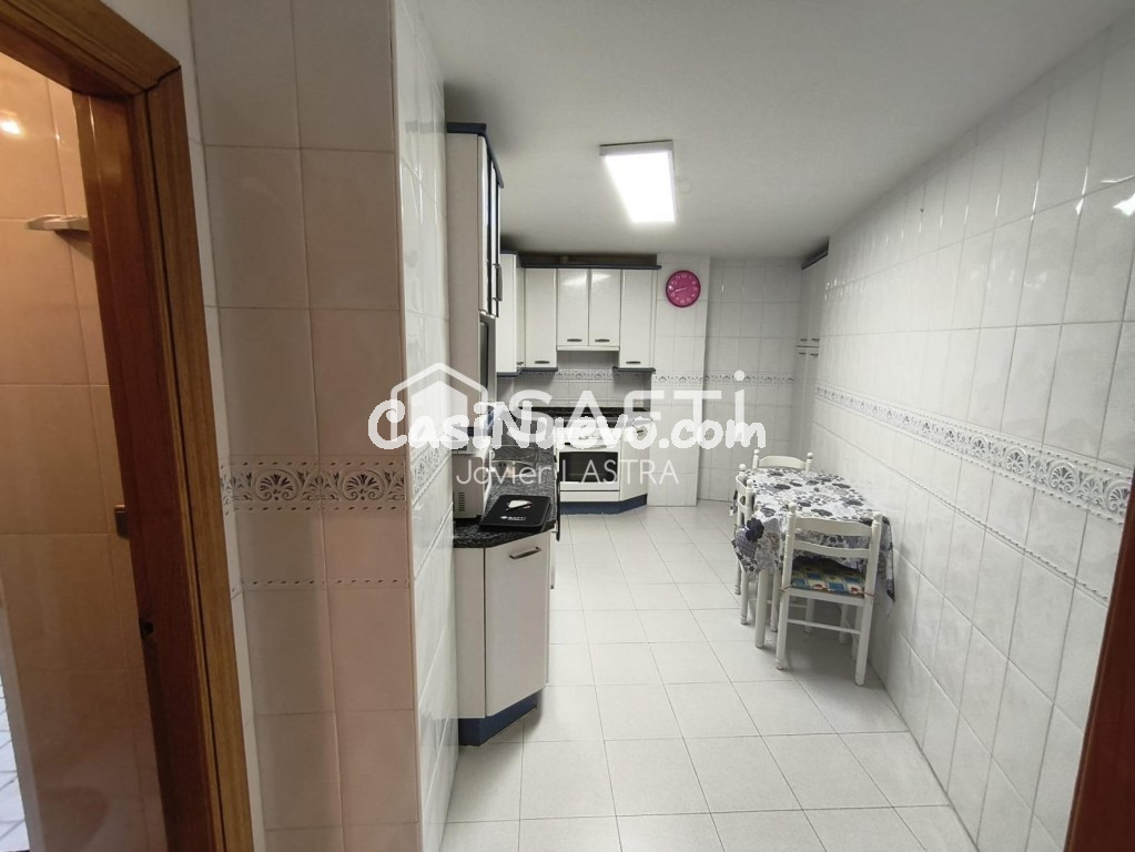 Piso en perfecto estado con cochera en la granja - foto 4