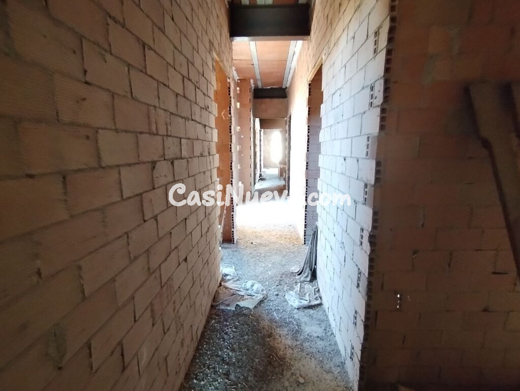 Edificio en Novelda con excelente potencial - foto 2