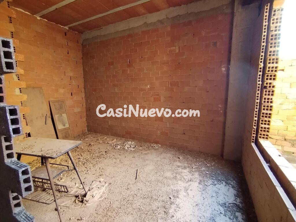 Edificio en Novelda con excelente potencial - foto 3