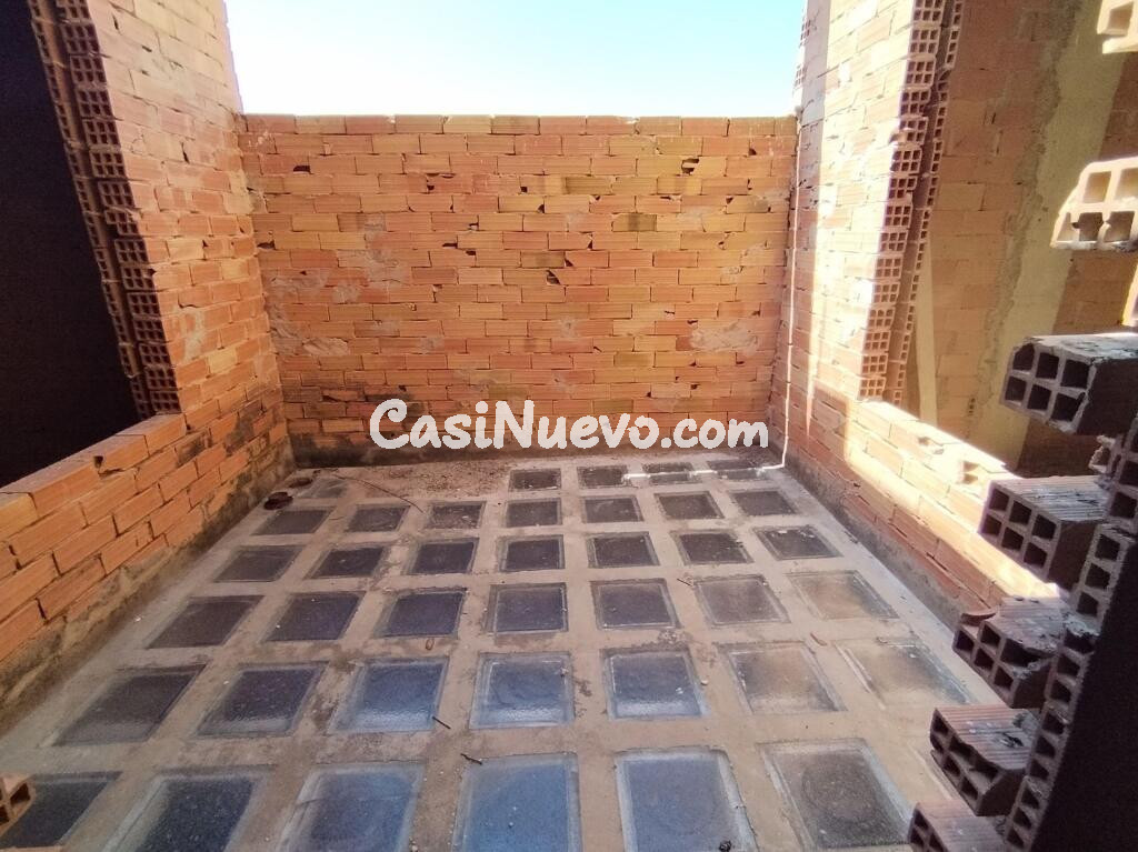 Edificio en Novelda con excelente potencial - foto 4