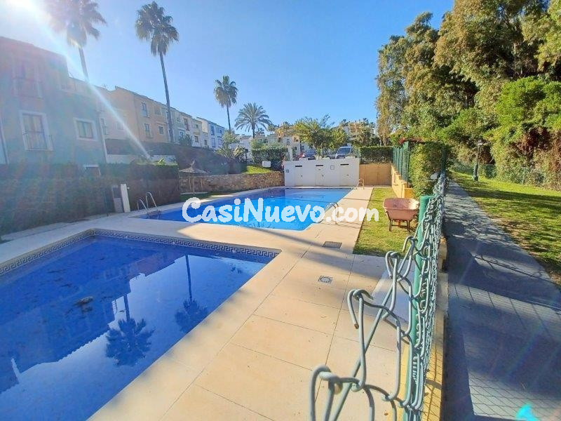 ESPECTACULAR ADOSADO EN ALQUILEREN CASARES COSTA