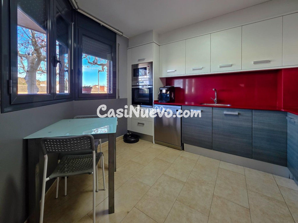 Espectacular Casa Pareada de 280 m2: Espacio, Diseño y Efici - foto 4