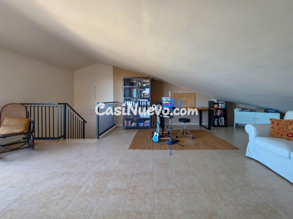 Espectacular Casa Pareada de 280 m2: Espacio, Diseño y Efici - foto 7