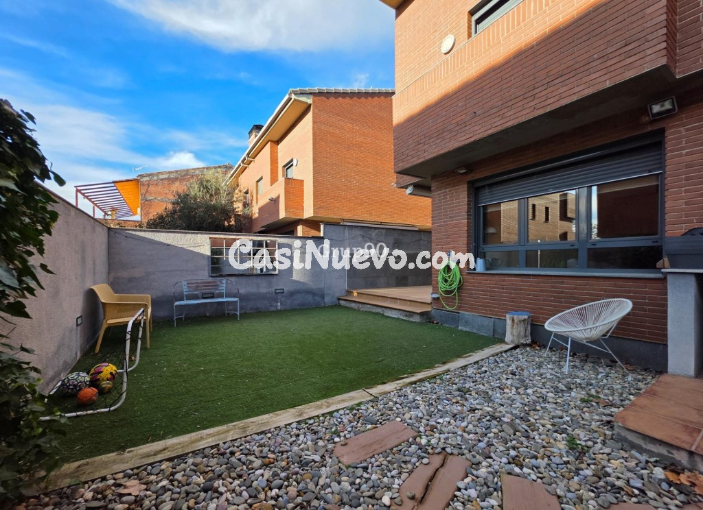 Espectacular Casa Pareada de 280 m2: Espacio, Diseño y Efici - foto 12
