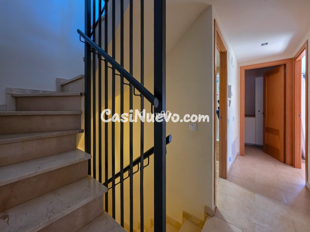 Espectacular Casa Pareada de 280 m2: Espacio, Diseño y Efici - foto 31