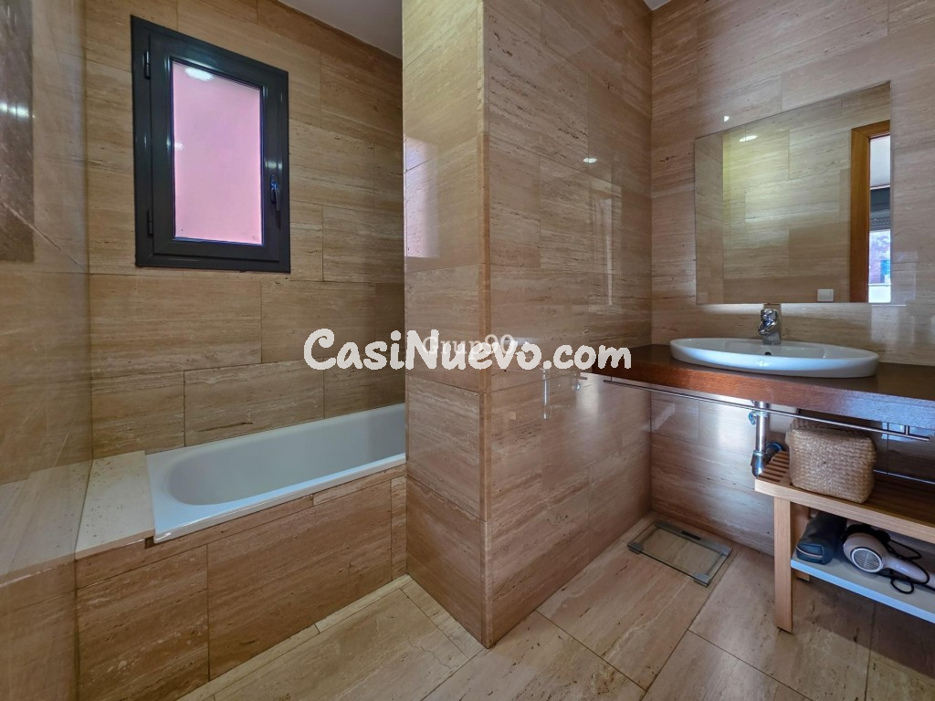 Espectacular Casa Pareada de 280 m2: Espacio, Diseño y Efici - foto 37