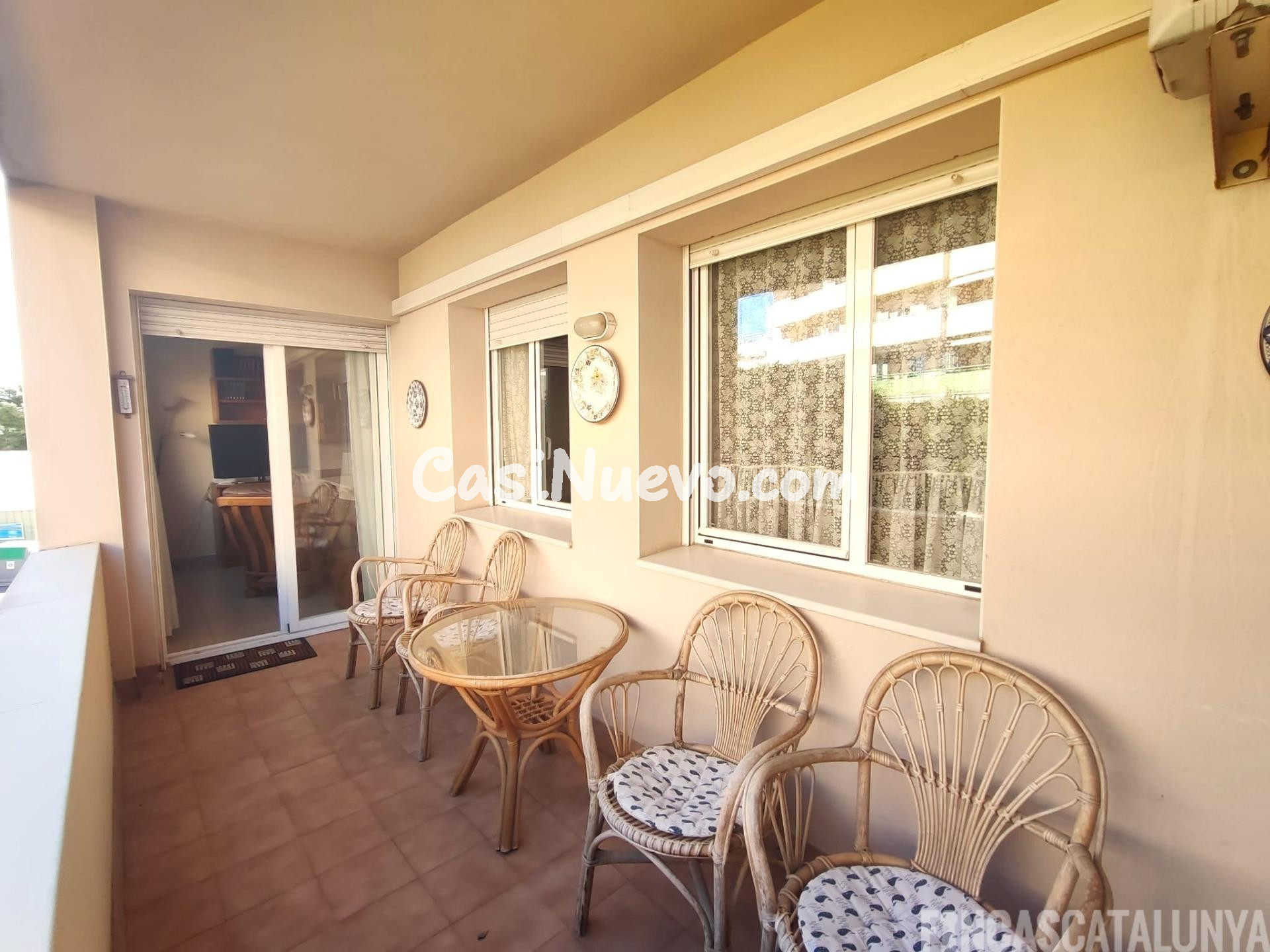 Luminoso piso con terraza y parking en Els Molins – Observat - foto 2