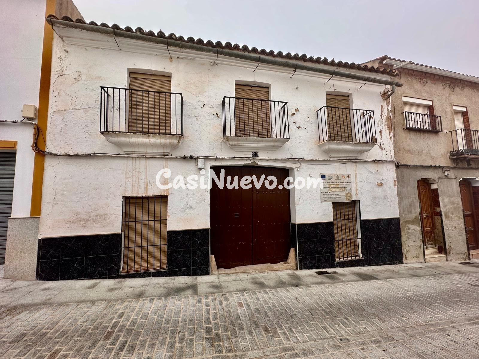 A. Casa señorial de gran tamaño