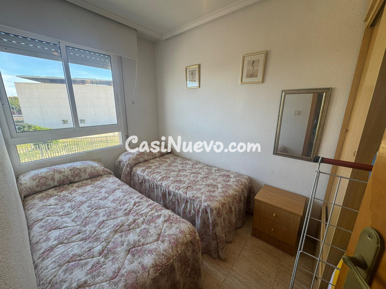 Apartamento a 250m de la playa y piscina comunitaria - foto 9