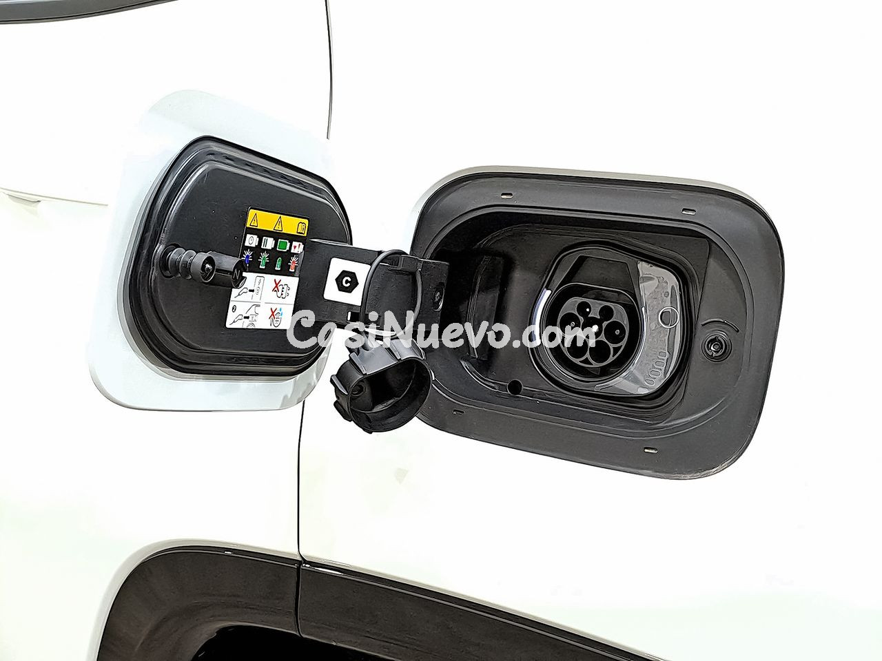 Jeep Compass 4Xe 1.3 PHEV 177kW Summit AT AWD - foto 44