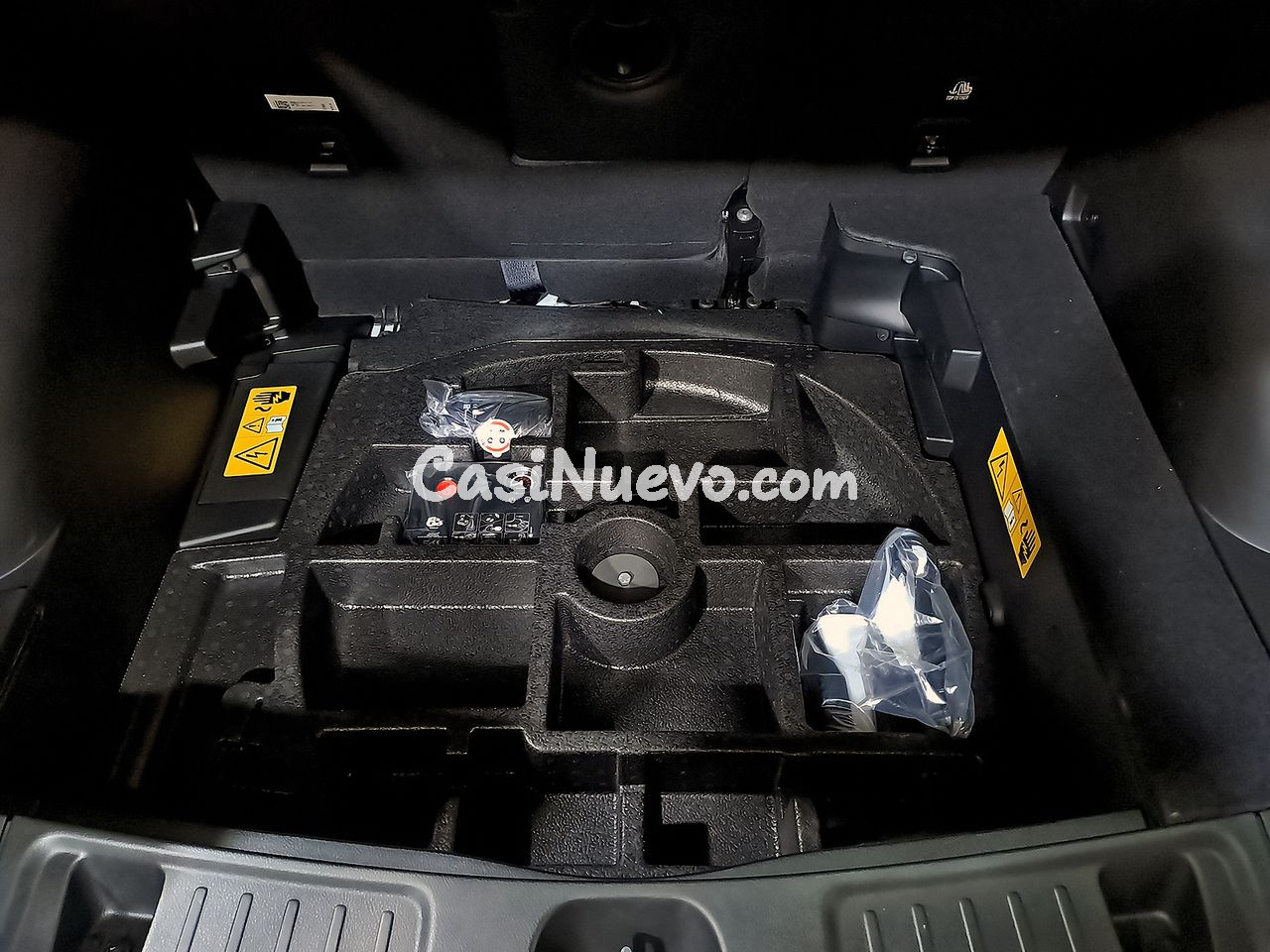 Jeep Compass 4Xe 1.3 PHEV 177kW Summit AT AWD - foto 45