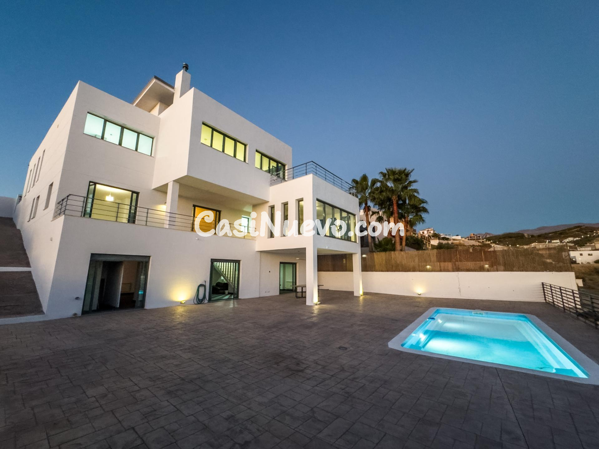 Chalet MINIMALISTA de DISEÑO MODERNO en venta en La Zubia. - foto 2