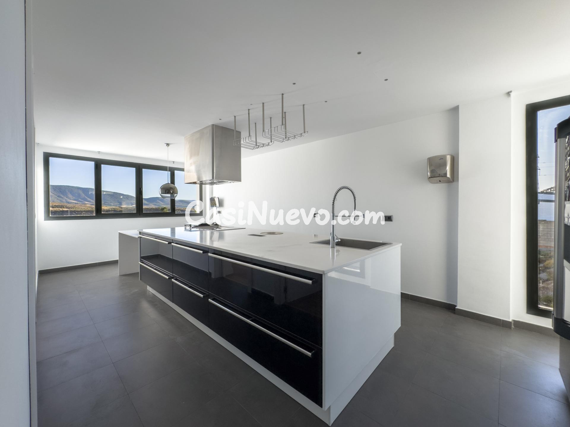 Chalet MINIMALISTA de DISEÑO MODERNO en venta en La Zubia. - foto 25