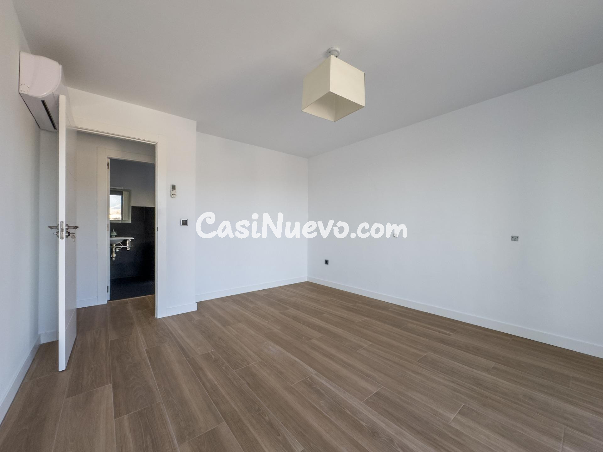 Chalet MINIMALISTA de DISEÑO MODERNO en venta en La Zubia. - foto 30