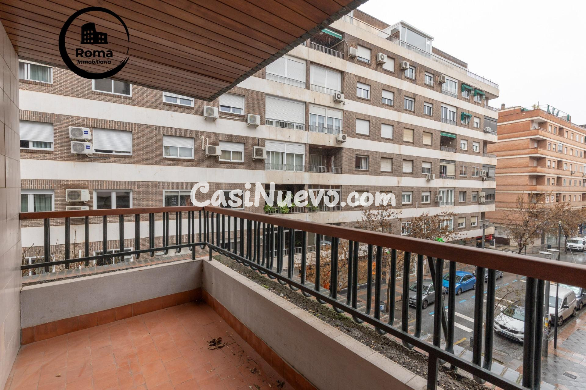 Piso en pleno centro de Granada con 2 plazas de garaje y trastero