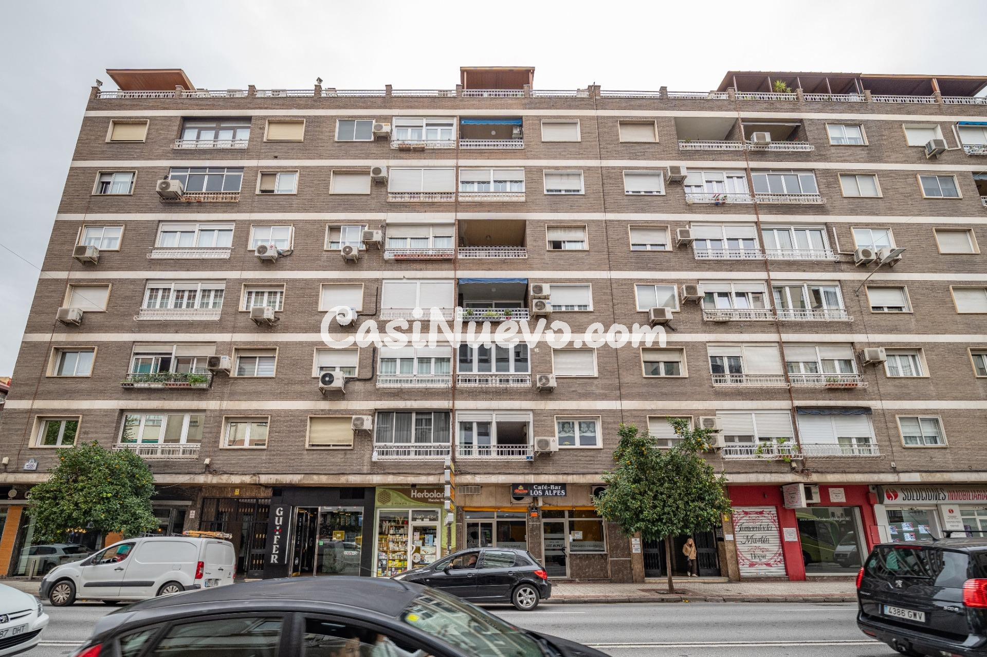 Piso en Méndez Núñez con cochera en el mismo edificio - foto 5