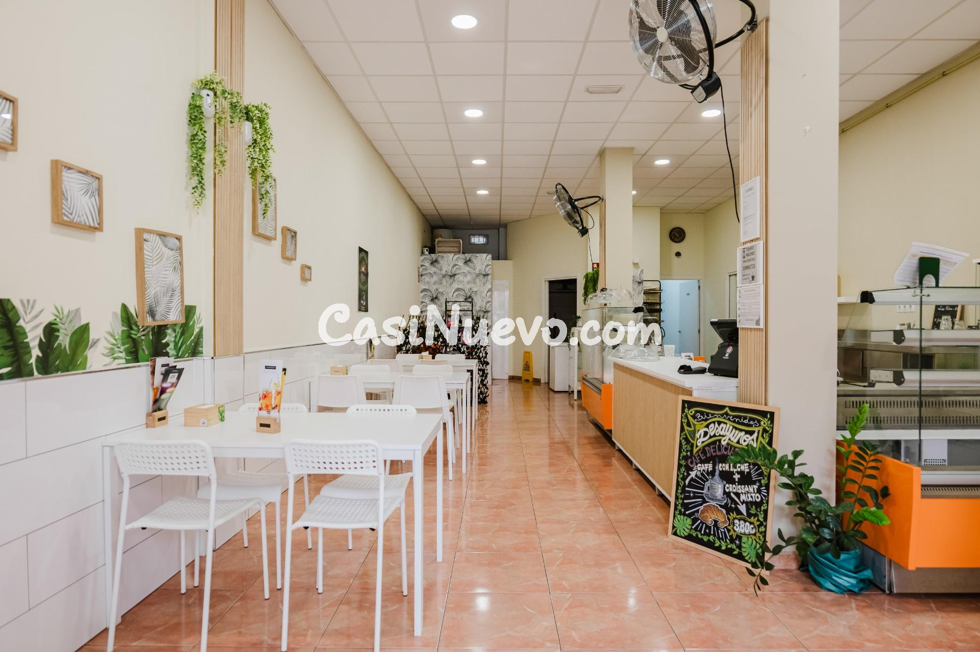 Local comercial de 130 m2 en la calle principal de  La Atala - foto 4